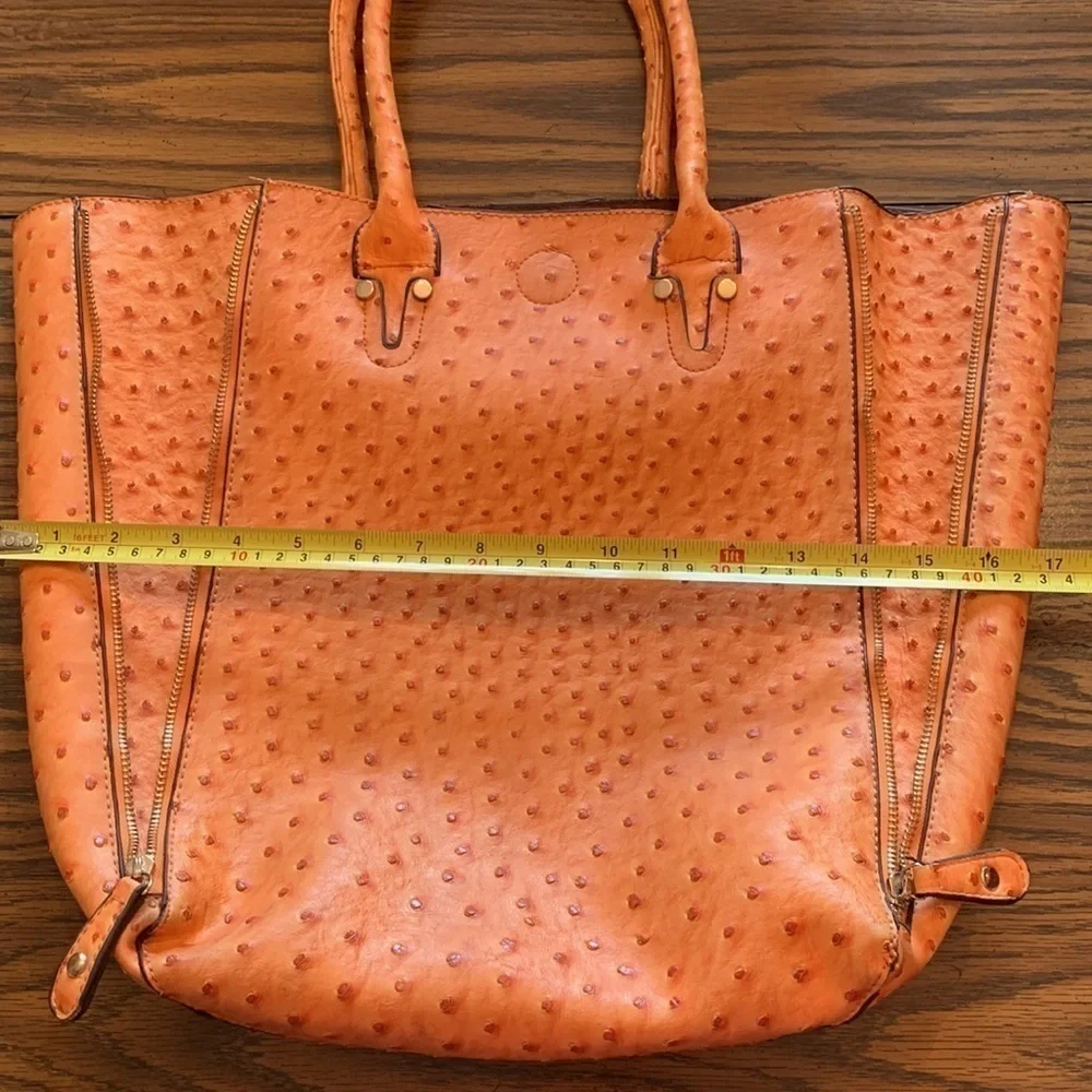Studio 36 medium to large purse/tote bag. Really nice quality. Orange/4 zip outs